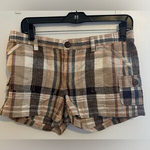 Women’s Old Navy size 10, low rise, plaid cargo short.